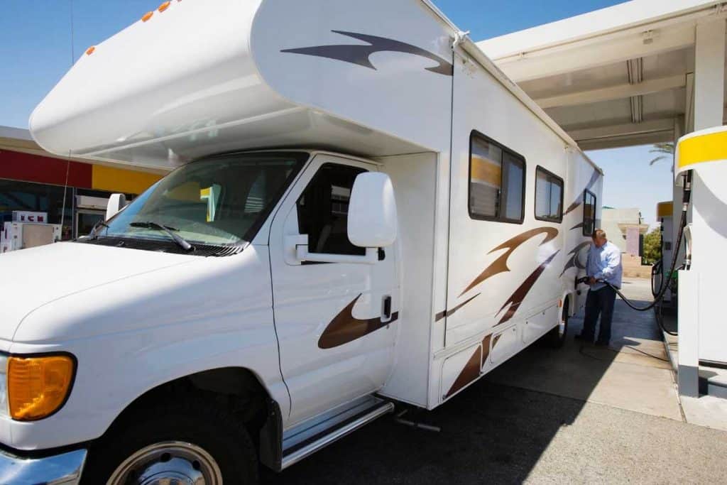 Caravan getting fuel and service at a stop